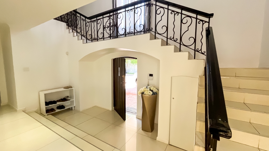 To Let 10 Bedroom Property for Rent in Constantia Western Cape